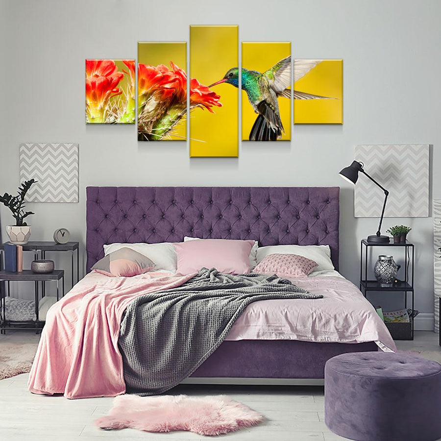 Broad Billed Hummingbird - Amazing Canvas Prints