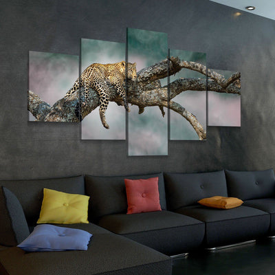 Resting Leopard - Amazing Canvas Prints